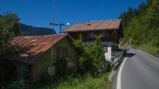 Ina chasa ed in clavà che vegnan spazza per il nov center