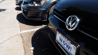 In auto VW cun ina tavla «WOW!».