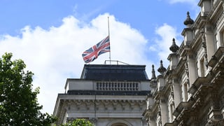 Ins vesa in bandiera da la Gronda Britannia a mesa asta.