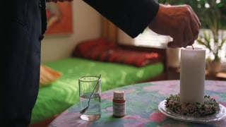 Il maletg mussa ina chombra preparada per l'assistenza al suicidi. Il maletg mussa ina chombra preparada per l'assistenza al suicidi.