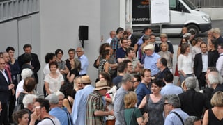 bleras persunas durant paterlar avant il nov museum