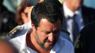 Matteo Salvini il minister dal intern da l'Italia fa squitsch sin il gestiunari. 