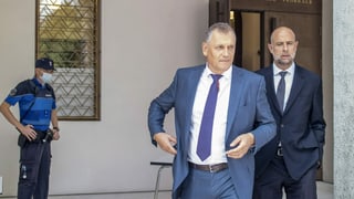 Jerome Valcker cun ses advocat Patrick Hunziker.