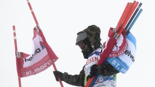 In commember da l'armada rimna ensemen las portas da skis.
