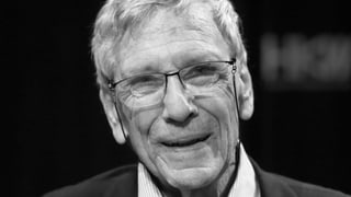 Purtret dad Amos Oz. 