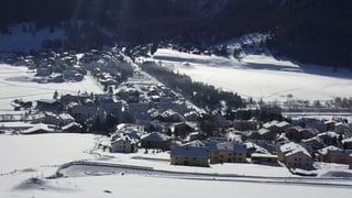 Ina vista sur la vischnanca cun naiv. 