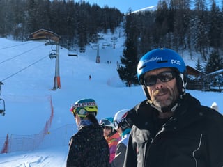 Hardi Engi manader scola da skis Tschiertschen.