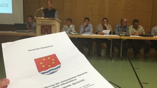 Durant la radunanza communala.