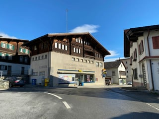 La chasa marcanta en stil da chalet amez il vitg da Rabius.