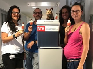 Collavuraturs da grischunSPORT cun in glatsch.