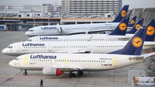 Plirs aviuns da la Lufthansa sin in eroport