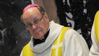 L'uvestg Vitus Huonder durant ina messa.