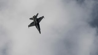 Aviun da cumbat svizzer dal tip F/A 18.