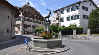 il center dal vitg da Malans cun funtauna