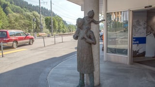 Bab cun figlia sin las spatlas (Banca Chantunala, Glion).