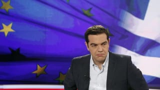il primminister grec, Alexis Tsipras, en in studio da televisiun