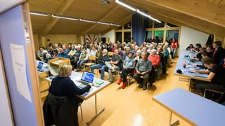 Radunanza communala, vista sin ils participants.