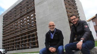 Fabian Vincenz (san.) e Linus Weishaupt (dre.), ils victurs dal premi spezial Norman Foster Solar Award. Fabian Vincenz (san.) e Linus Weishaupt (dre.), ils victurs dal premi spezial Norman Foster Solar Award.