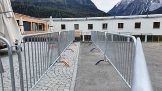 Ina saiv da fier procura per la distanza tranter abitant e visitader
