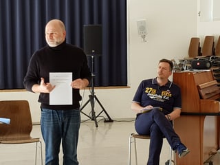 Il reschissur Roland Körner ed il menader musical Claudio Bezzola. 