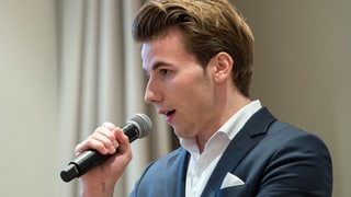 Andri Silberschmidt, il president dals Giuvens liberals svizzers, qua a chaschun d'in congress il mars 2016.