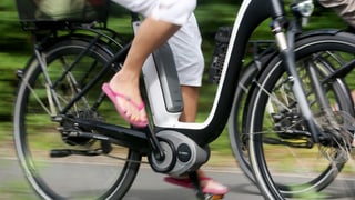 Dunna sin in e-bike.