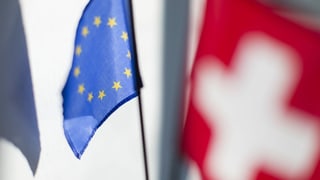 Bandieras da l'UE e la Svizra.