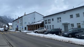 Il Center da Sanadad Savognin SA ha in spital ed ina chasa da vegls e da tgira.