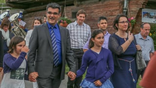 Marcus Caduff cun dunna Beatrix e sias duas figlias.