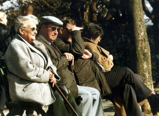 Senioras e seniors che giaudan lur temp liber.