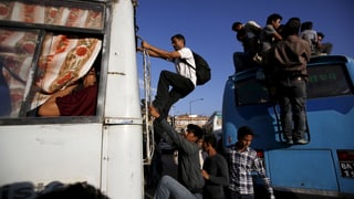 En il Nepal datti adina puspè accidents mortals cun bus, bus ch’èn per part era surchargiads. 