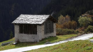 in clavà cun fundament da crap e tetg da schlondas