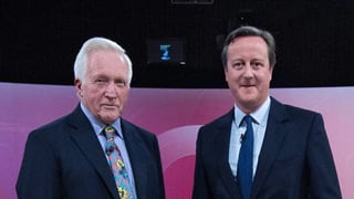 purtret da Cameron e Dimbleby