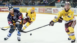 Ils giugader da hockey Jarkko Immonen da Zug e  Daniel Vukovic da Genervra.