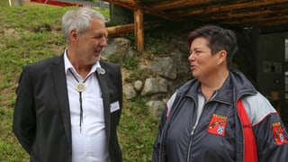 Hubert Tomaschett e Heidi Diethelm en discurs. 