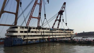 cranas che segireschan il bastiment e bartgas da salvament dasperas cranas che segireschan il bastiment e bartgas da salvament dasperas
