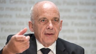 cusseglier federal Ueli Maurer durant ina conferenza da medias