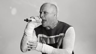 purtret (nair/alv) dal chantadur Keith Flint