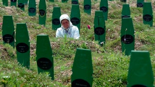 Ina dunna en malencurada al santeri da Srebrenica.  