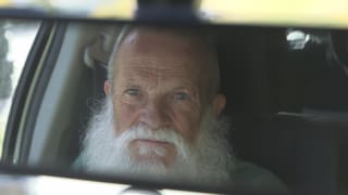Ueli Furrer sesa en ses auto