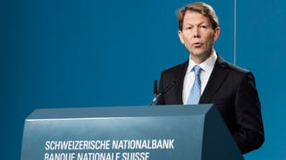 Fritz Zurbrügg tar in pled al pult