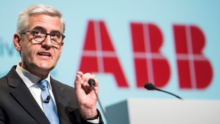 Ulrich Spiesshofer pleda avant in microfon