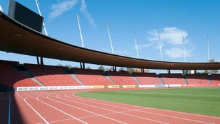Stadion da ballape cun pista da currer.