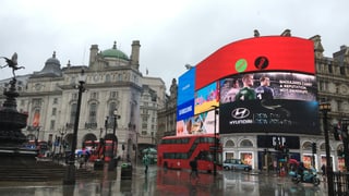 Il maletg mussa la plazza da Piccadilly Circus a Londra