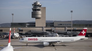 Plazza aviatica da Turitg cun aviun da la Swiss.