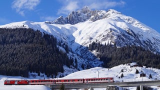 vista sin in culm plain naiv ed ina val, davant cursescha in tren