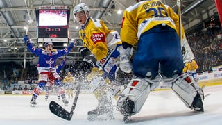 Scena dal gieu Kloten Flyers - HCD.