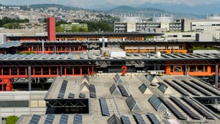 Pliras ovras da solar sin tetgs en la citad da Losanna. 