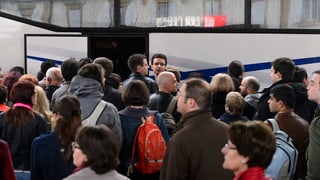 Glieud che spetga sin il tren
