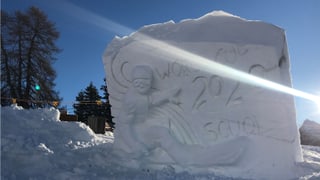 Ina sculptura da glatsch in occasiun da la cuppa mundiala.